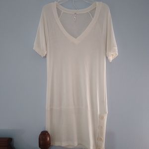 White short sleeve tunic top